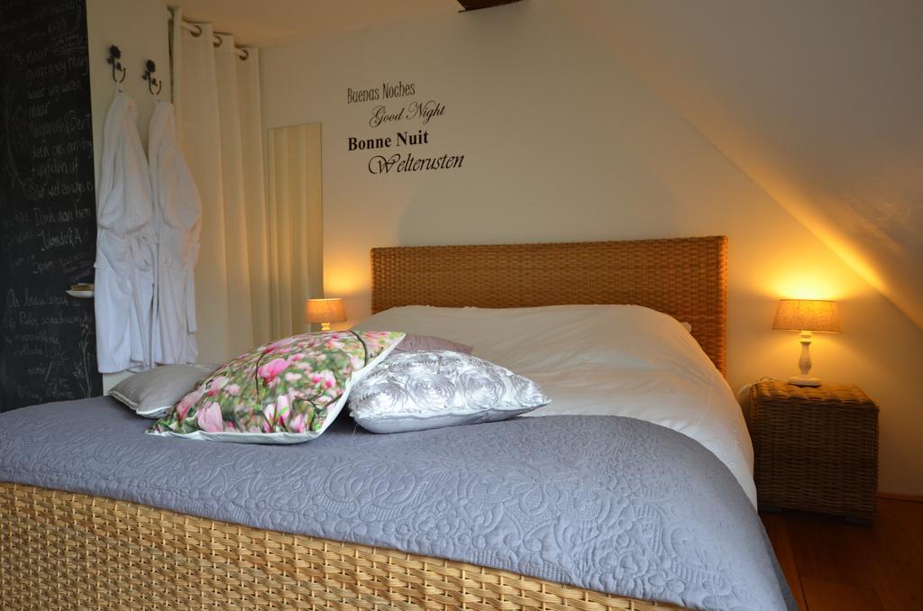 Bloemenhoeve Bed and Breakfast Birdaard Δωμάτιο φωτογραφία